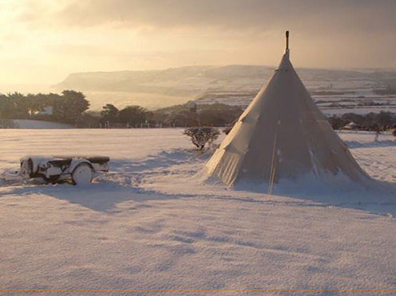 tipi_500_ultimate_in_snow_with_trailer.jpg